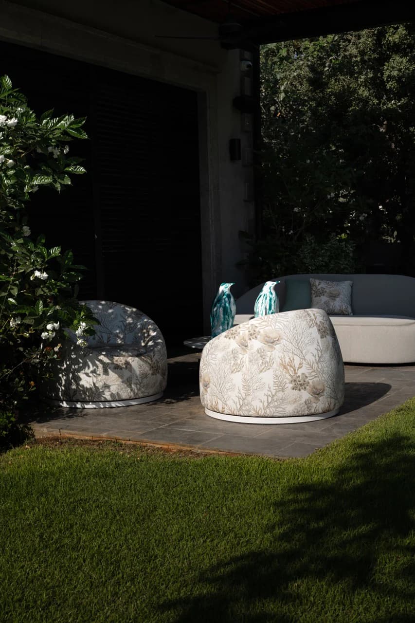 Duba outdoor armchairs in the Kfar Maas project